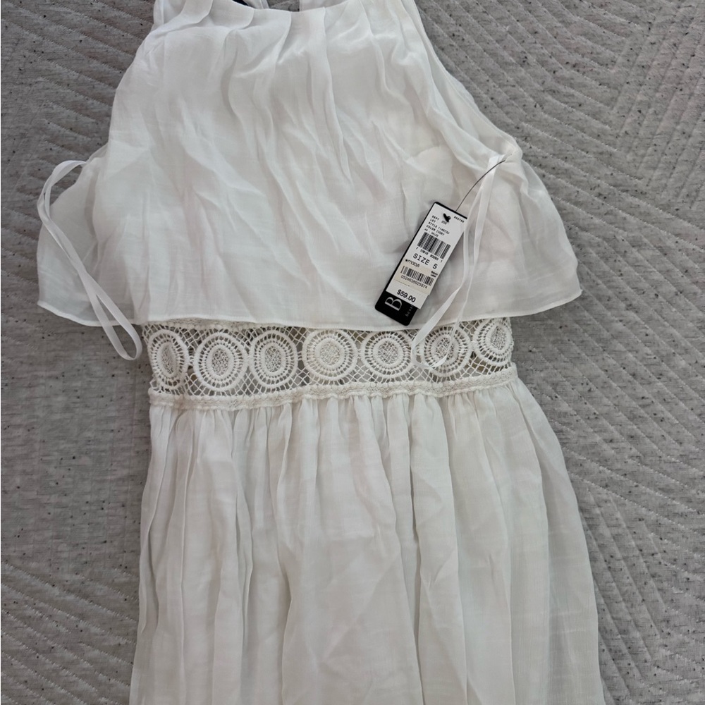 Elegant White Sleeveless Dress